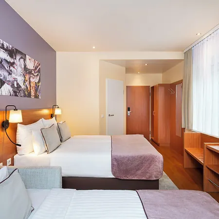 Hotel Leonardo Center 3*