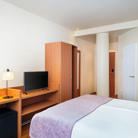 Hotel Leonardo Center 3*