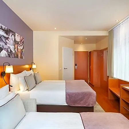 Leonardo Center 3*
