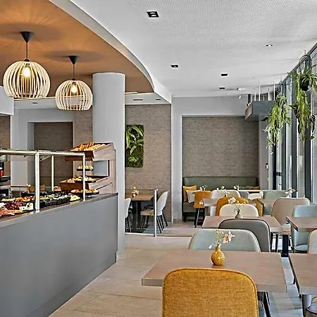 Leonardo Center 3*