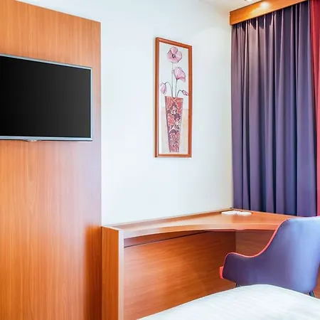 Leonardo Center Отель