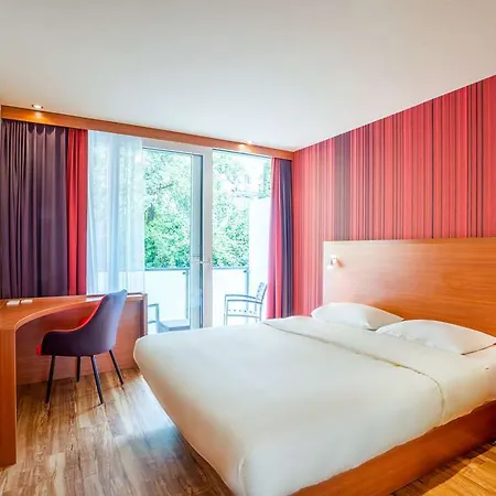 Leonardo Center Szálloda 3*