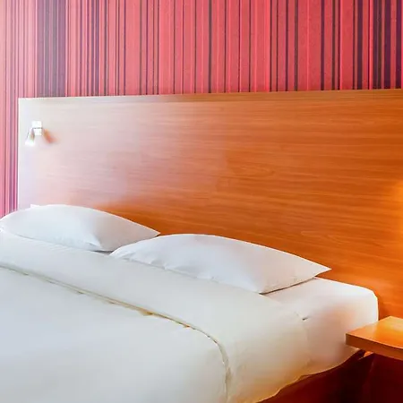 Отель Leonardo Center 3*