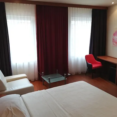 Leonardo Center 3*