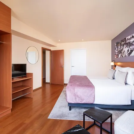Leonardo Center 3*