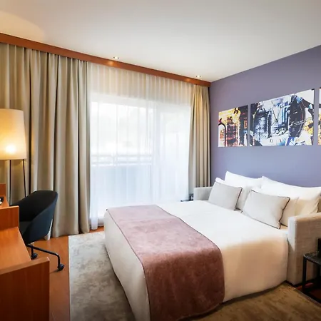 Leonardo Center 3*