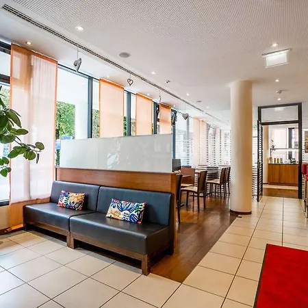 Leonardo Center ホテル 3*