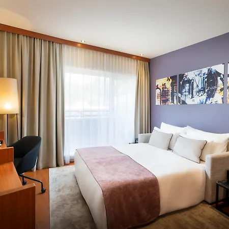 Leonardo Center Szálloda 3*