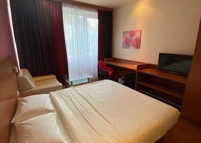 Leonardo Center 3*