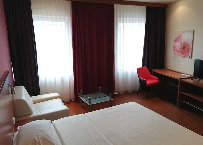 Leonardo Center 3*
