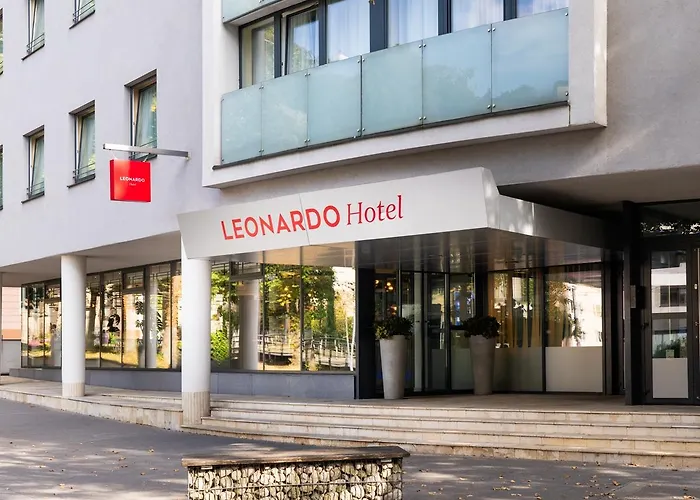 Leonardo Center فندق